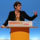 Wie is CDU-partijvoorzitter Annegret Kramp-Karrenbauer?