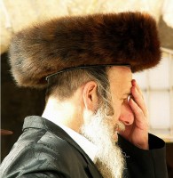 Orthodoxe Jood met sjtreimel bij de Klaagmuur / Bron: Boaz Gabriel Canhoto, Wikimedia Commons (CC BY-3.0)