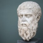 Wat hebben we aan Plato in de 21e eeuw?