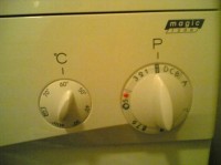 Knoppen wasmachine, een stand gemarkeerd met merkpasta / Bron: Kim Bols, http://www.visuelehandicap.be