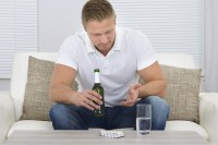 Alcohol als zelfmedicatie / Bron: Istock.com/AndreyPopov