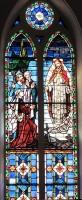 De wederkomst van Jezus, uitgebeeld in een glas in lood raam / Bron: Cadetgray, Wikimedia Commons (CC BY-SA-3.0)
