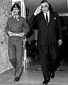 Gaddafi met Nasser (r) in 1969 / Bron: Photographer Al-Ahram, Wikimedia Commons (Publiek domein)